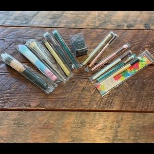 Dozen new makeup brushes and makeup sponge.